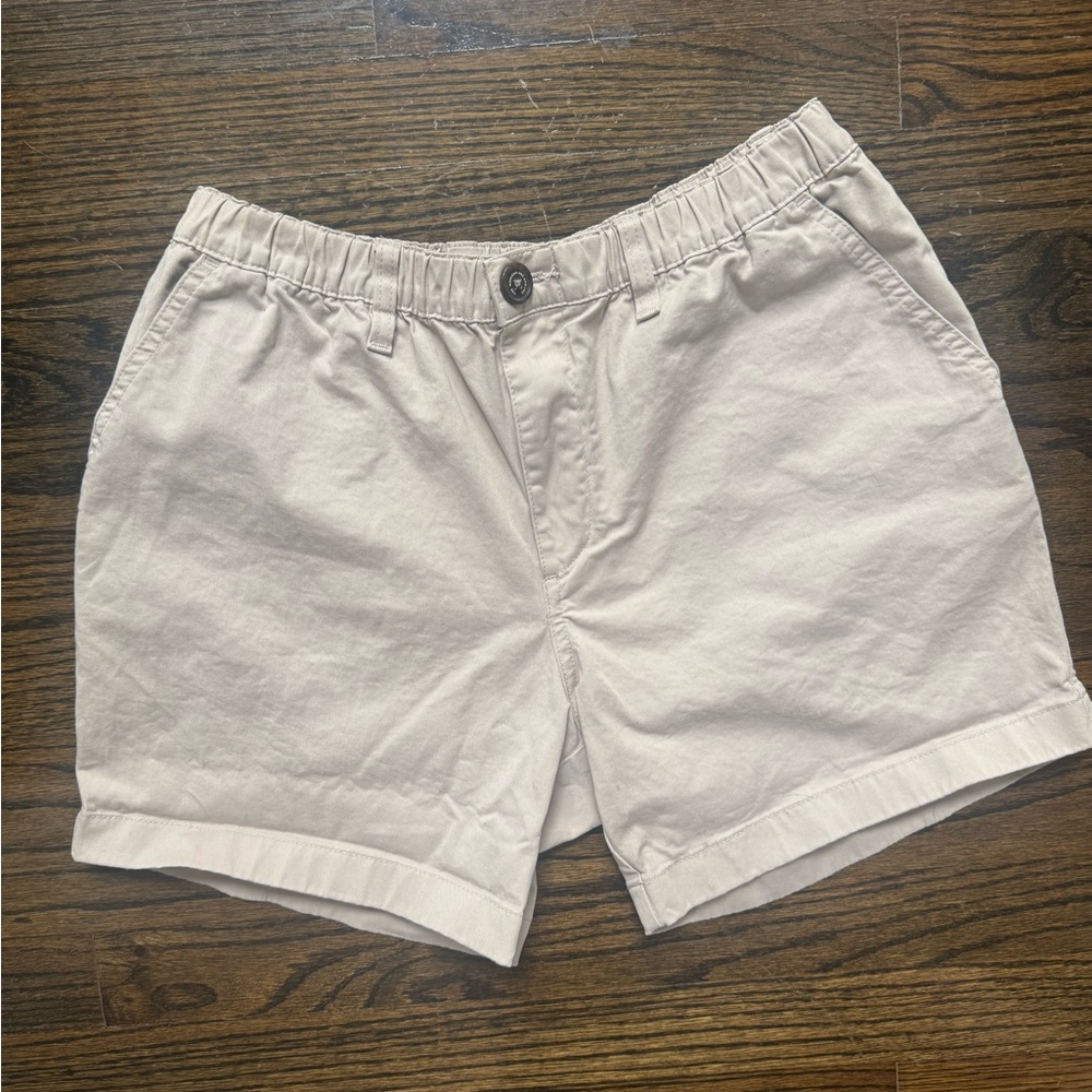 Chubbies 5 1/2 inch inseam classic twill khaki shorts size medium/32 inch waist